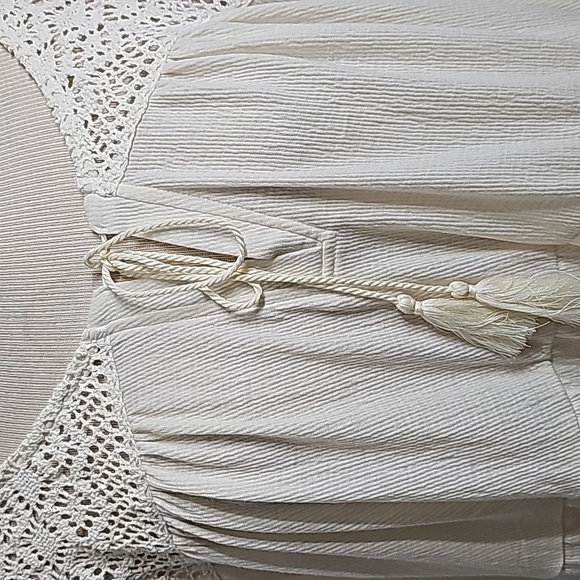 ABSOLUTELY FAMOUS, BoHo style 3 X cream top. Crochet at top. Cottage Core - Picture 2 of 11